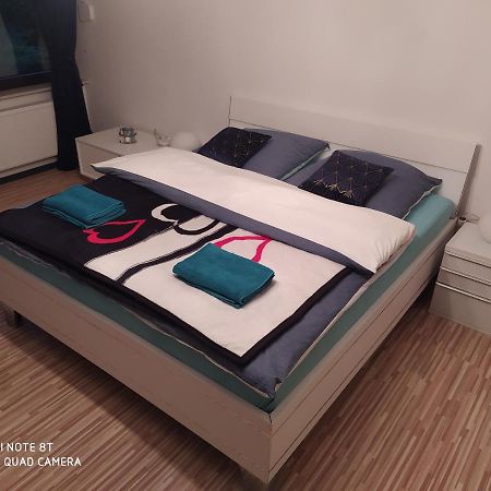 Park Villa Ferienwohnung Mit Pool Und 3 Schlafzimmer Uelzen Esterno foto