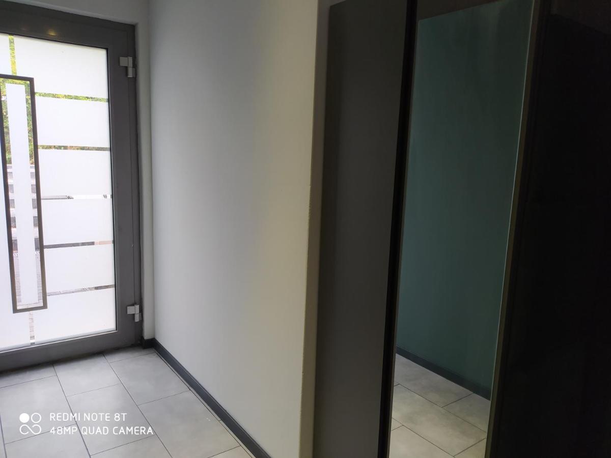 Park Villa Ferienwohnung Mit Pool Und 3 Schlafzimmer Uelzen Esterno foto