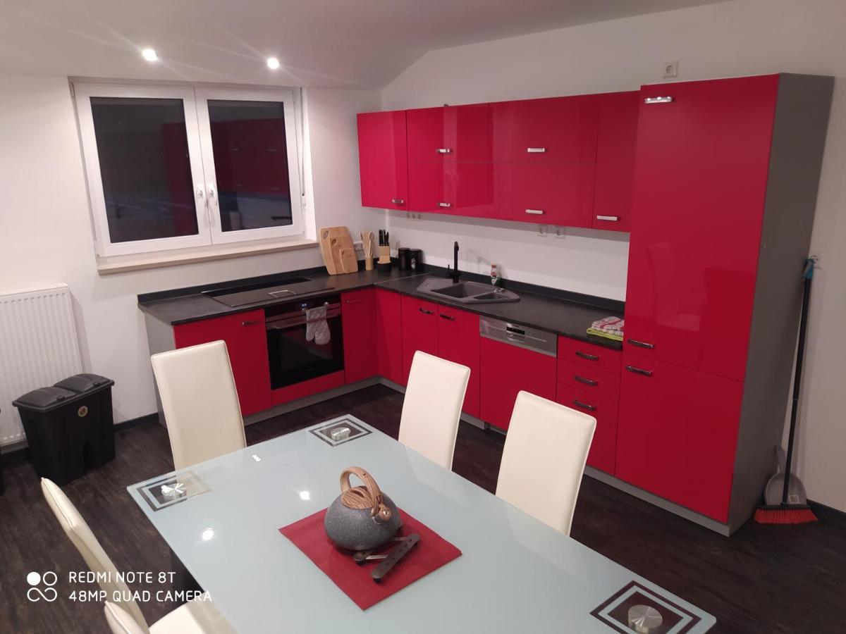 Park Villa Ferienwohnung Mit Pool Und 3 Schlafzimmer Uelzen Esterno foto