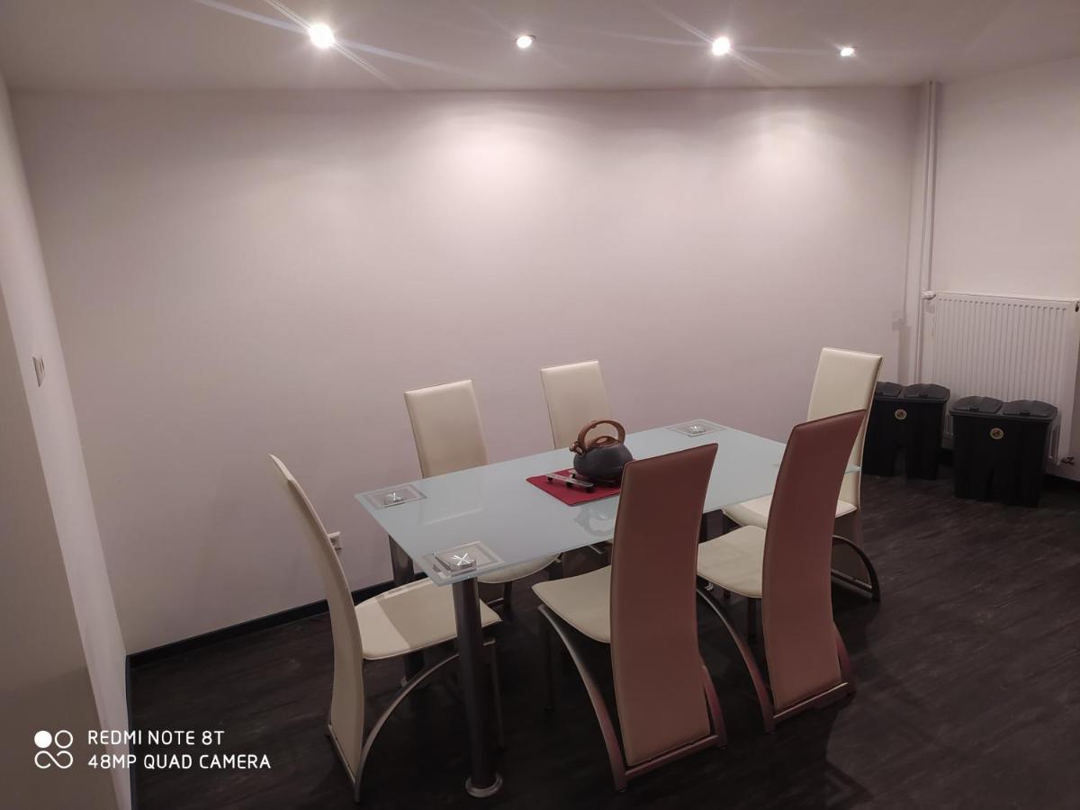 Park Villa Ferienwohnung Mit Pool Und 3 Schlafzimmer Uelzen Esterno foto